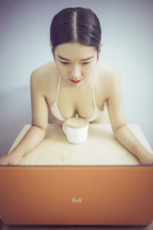 火山上的两个人电影完整版无解说_在线观看视频
